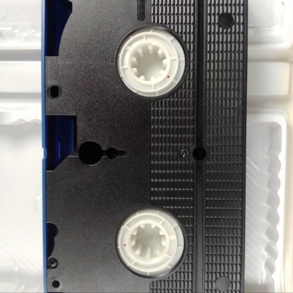 Disney Peter Pan Return to Neverland VHS - Picture 7 of 7